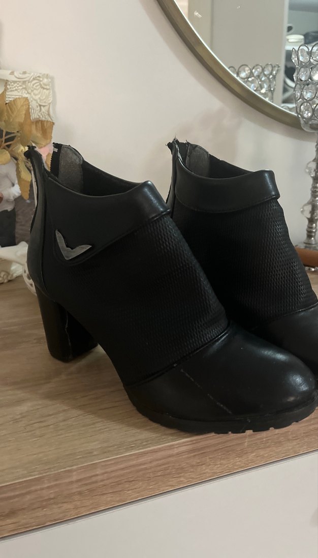 Siyah Deri Tokalı Kadın Topuklu Bot - Görsel 2