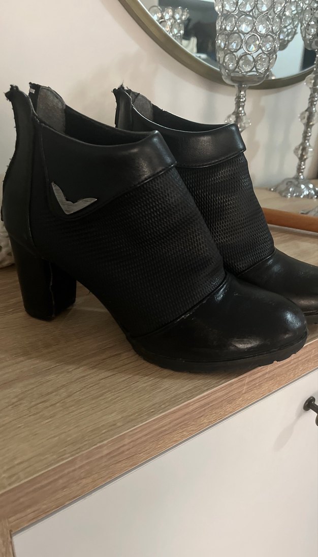 Siyah Deri Tokalı Kadın Topuklu Bot - Görsel 3