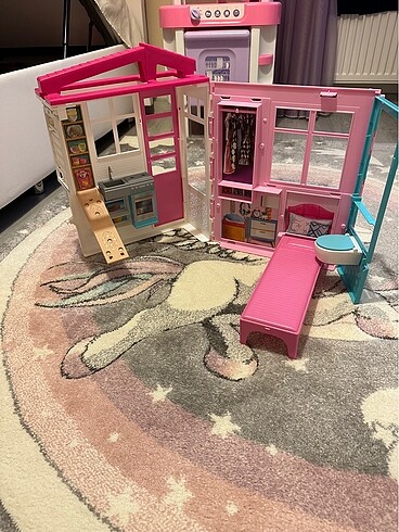 Barbie portatif ev