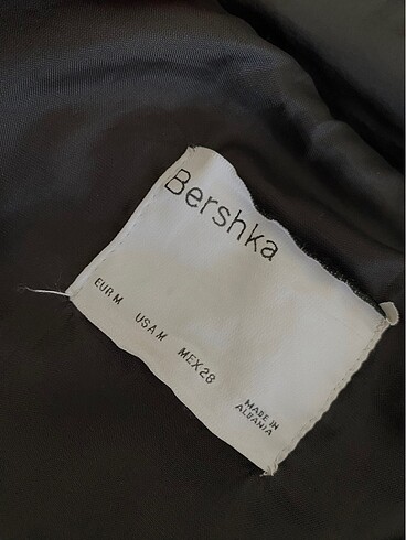 m Beden Bershka Siyah Şişme Mont