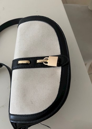 Klasik Siyah Deri Tokalı Kadın Çanta