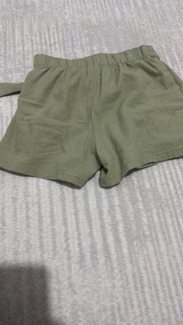 Kız çocuk Yeşil Keten Kemerli Mini Şort - Görsel 2