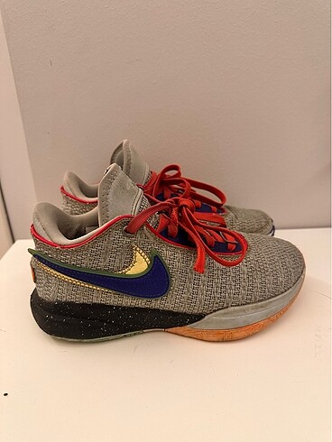 Nike lebron 20 erkek basketbol ayakkabısı 35.5 no