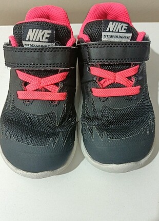 Nike ilk adım ayakkabisi