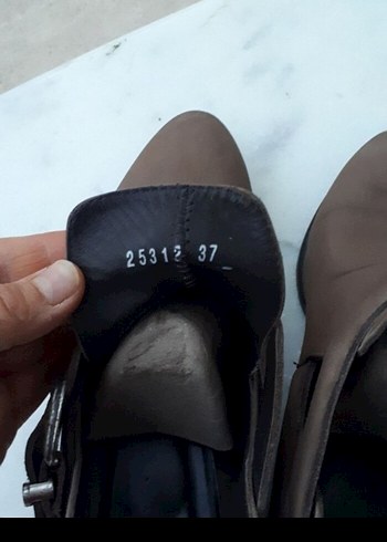 37 Beden Kahverengi Deri Tokalı Kadın Bot