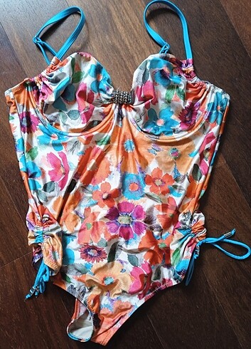 Ay-Yıldız Mayo+h&m bluz ve kahve çanta