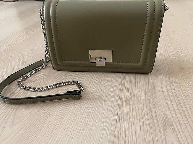 Stradivarius yeşil çanta