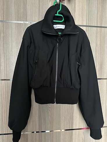 Bershka bomber mont