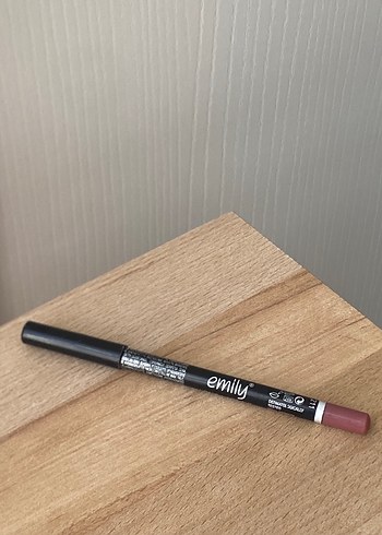 Diğer Emily Dudak Kalemi