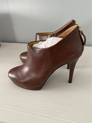 Nine West Nine west bot