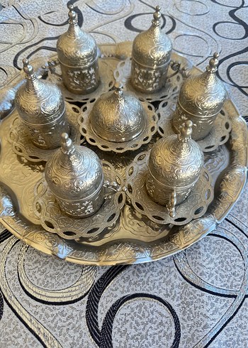 Altılı İşlemeli Kapaklı Kahve Fincanı Seti