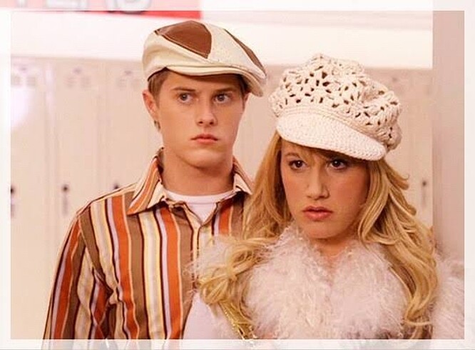 Beden Sharpay?in giyeceği bi şapka (kasket)