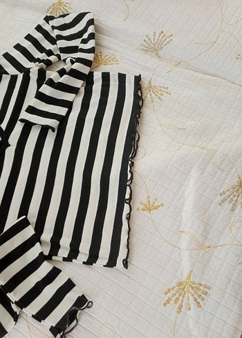 Çizgili V-Yaka Uzun Kollu Crop T - Görsel 3