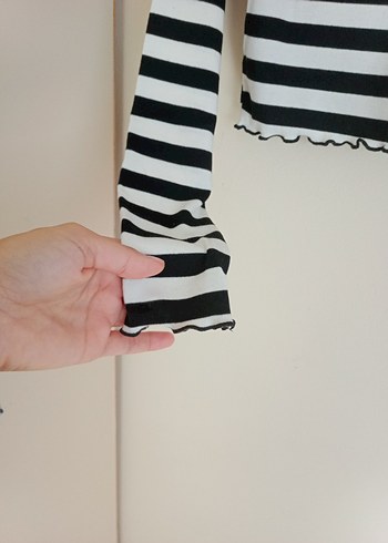 Çizgili V-Yaka Uzun Kollu Crop T - Görsel 5