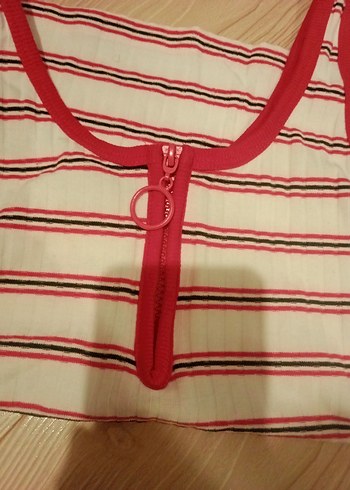 Kırmızı Çizgili önden fermuarlı bluz - Görsel 3