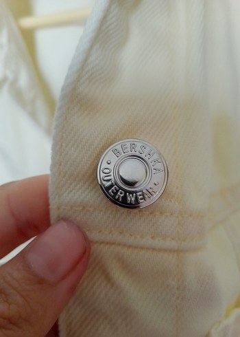 Bershka Beyaz Mini Keten Kadın Ceket - Görsel 2