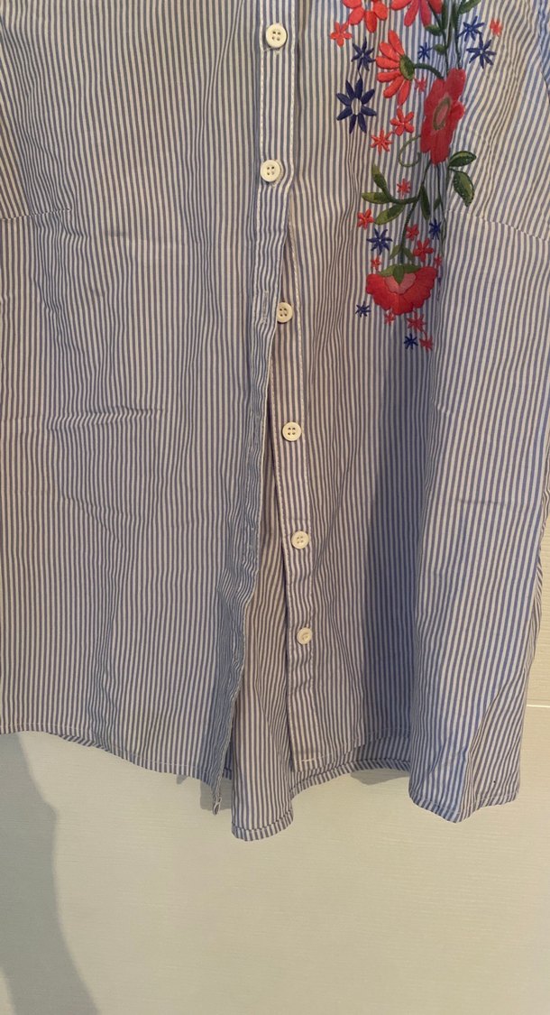 Lcw Kız çocuk Nakışlı Düğmeli Kolsuz Gri Bluz M beden - Görsel 3