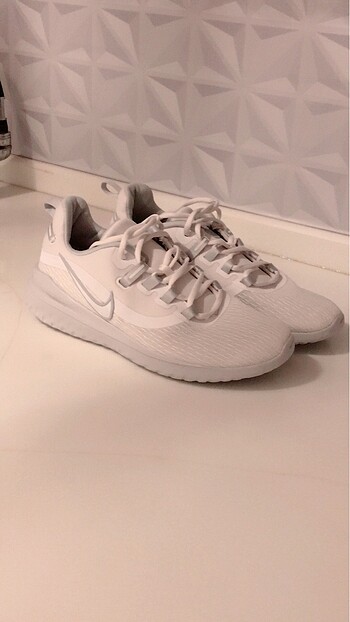 37.5 Beden beyaz Renk Nike spor ayakkabı
