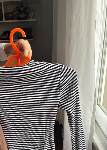 Gri Çizgili Pliseli Uzun Kollu Bluz - Görsel 3