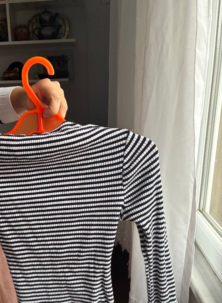 Gri Çizgili Pliseli Uzun Kollu Bluz - Görsel 3