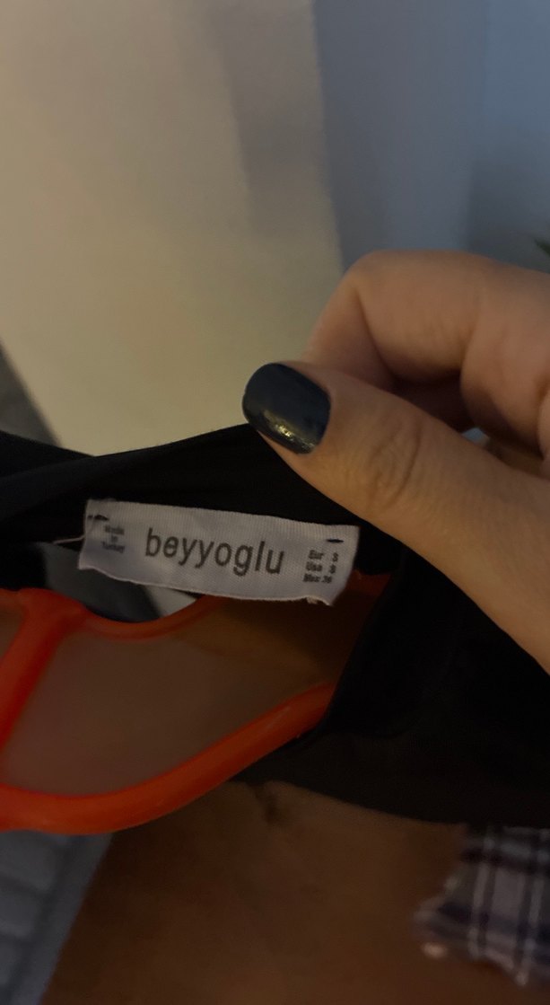 Siyah Süet Yüksek Yakalı Crop Top - Görsel 4