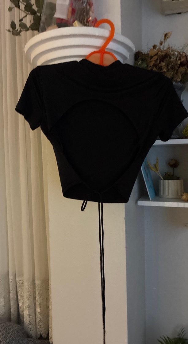 Siyah Süet Yüksek Yakalı Crop Top - Görsel 3