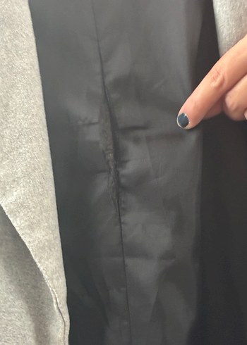 Gri Düğmeli Klasik Kaban iç kısmı yırtık birde bitane düğmesiyok - Görsel 3