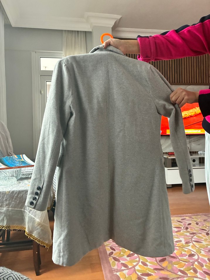 Gri Düğmeli Klasik Kaban iç kısmı yırtık birde bitane düğmesiyok - Görsel 2