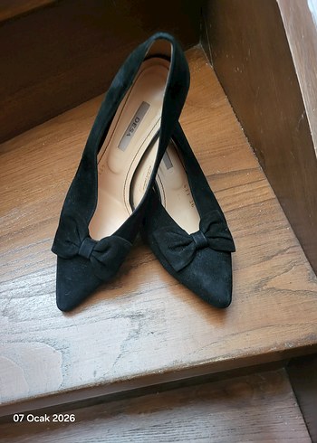 Siyah Süet Fiyonk Detaylı Topuklu Kadın Ayakkabı - Görsel 3