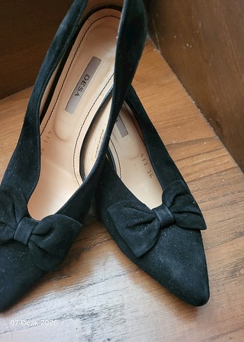 Siyah Süet Fiyonk Detaylı Topuklu Kadın Ayakkabı - Görsel 2