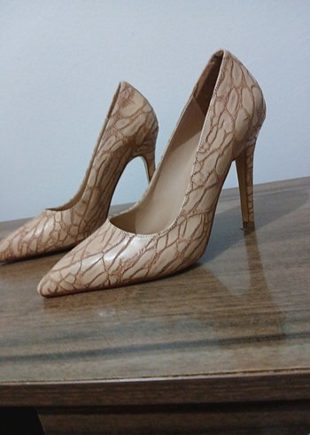 Diğer Bej Deri Yılan Desenli Bağcıklı Stiletto