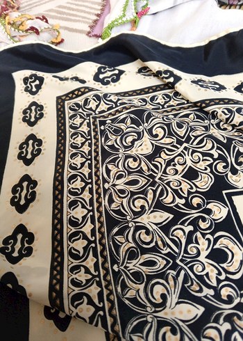 BÜYÜK İPEK BAŞÖRTÜ - Görsel 2