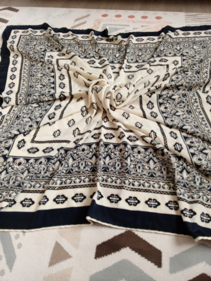 BÜYÜK İPEK BAŞÖRTÜ - Görsel 4