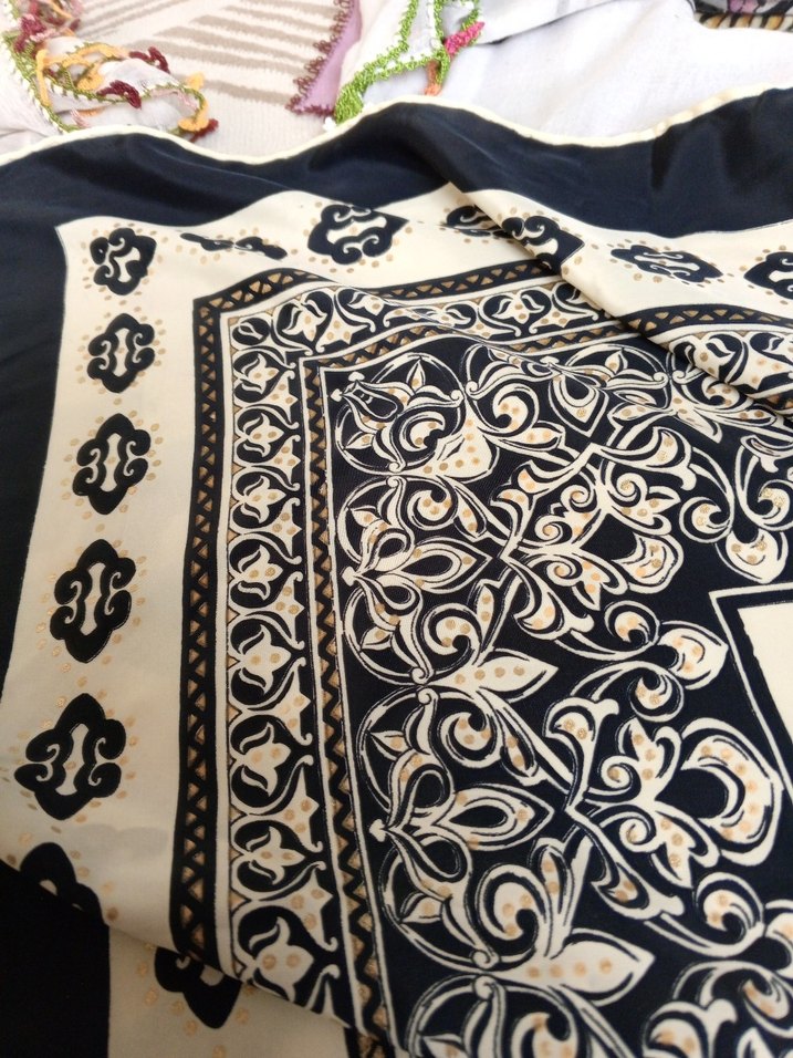 BÜYÜK İPEK BAŞÖRTÜ - Görsel 2