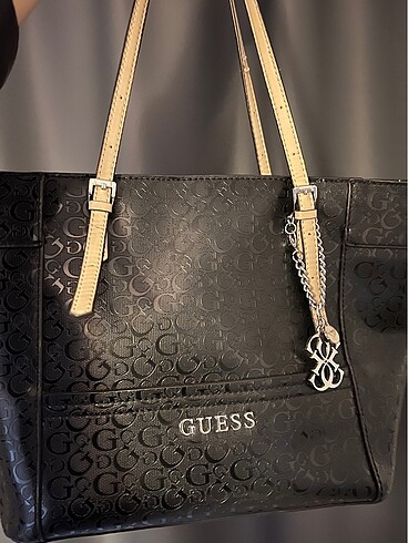  Beden Guess logolu siyah kol çantası zincir detaylı