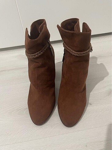 36 Beden Bershka süet bot