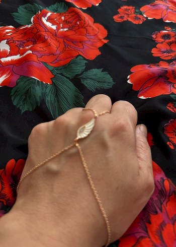 Altın Renkli Zincir Detaylı Bohem Kadın El Zinciri - Görsel 2