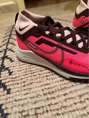 Nike Niye ayakkabı ve çanta satıldı 