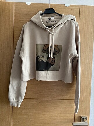 H&M crop sweatshirt