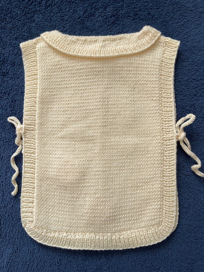 Nakışlı Beyaz Bebek Önlüğü - Görsel 3