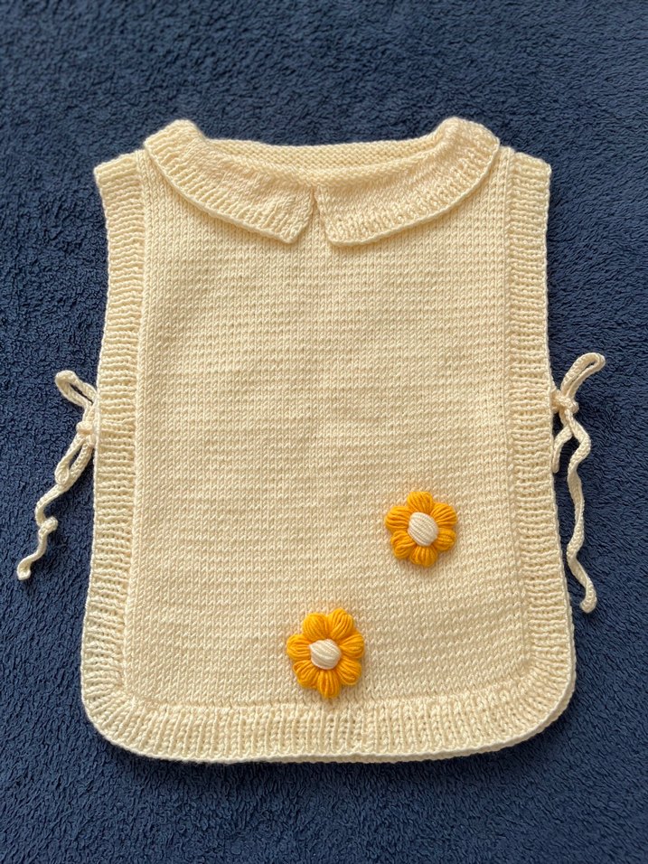 Nakışlı Beyaz Bebek Önlüğü - Görsel 2