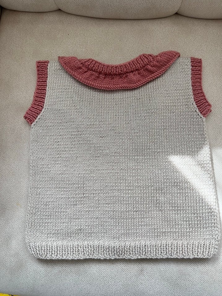 Kız Çocuk Nakışlı Kolsuz Örgü Yelek - Görsel 2