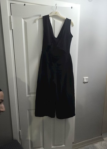 Siyah V Yakalı Kolsuz Midi Tulum - Görsel 8