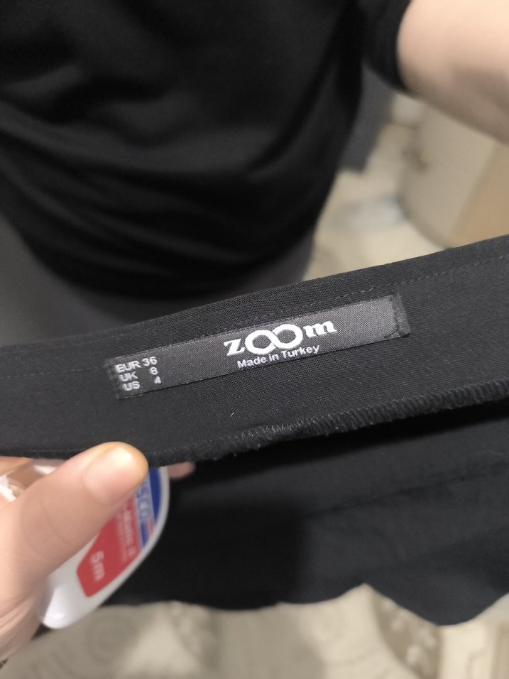 Siyah V Yakalı Kolsuz Midi Tulum - Görsel 3