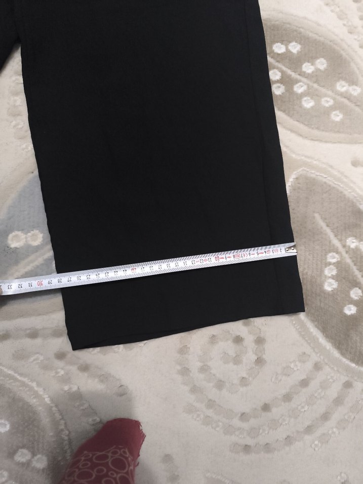 Siyah V Yakalı Kolsuz Midi Tulum - Görsel 2