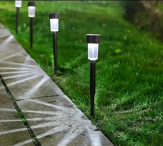 2 adet Güneş panelli aydınlatma