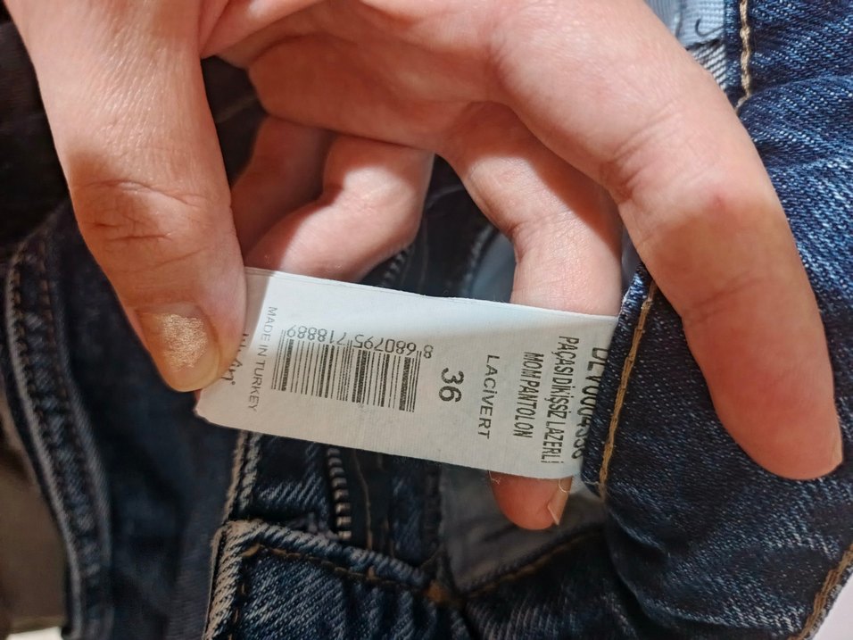 Yırtık ve Tokalı Kadın Kot Pantolon - Görsel 4