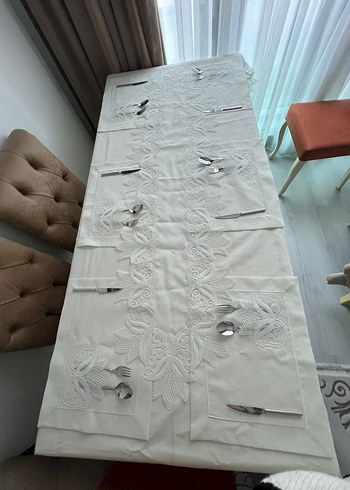 Güpürlu krem rengi 8 kişilik Masa Örtüsü - Görsel 2