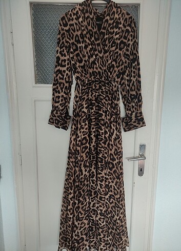 Leopar desenli şifon elbise 