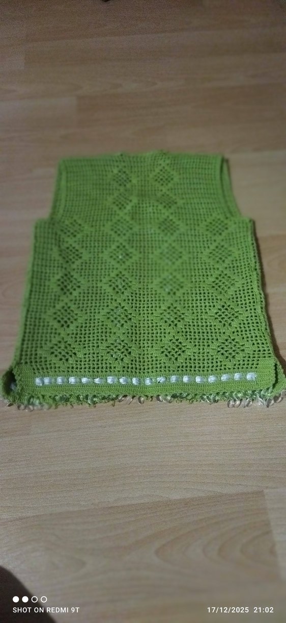 Yeşil Nakışlı Kısa Örgü Kadın Yelek - Görsel 2